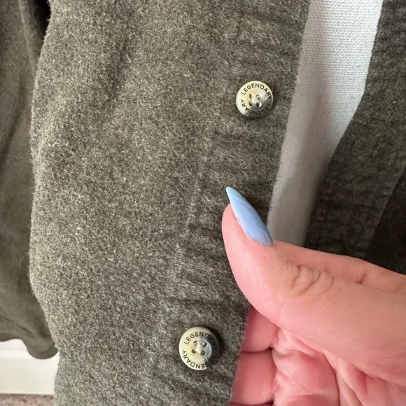 Legendary Whitetails Button-Down - Picture 4 of 13